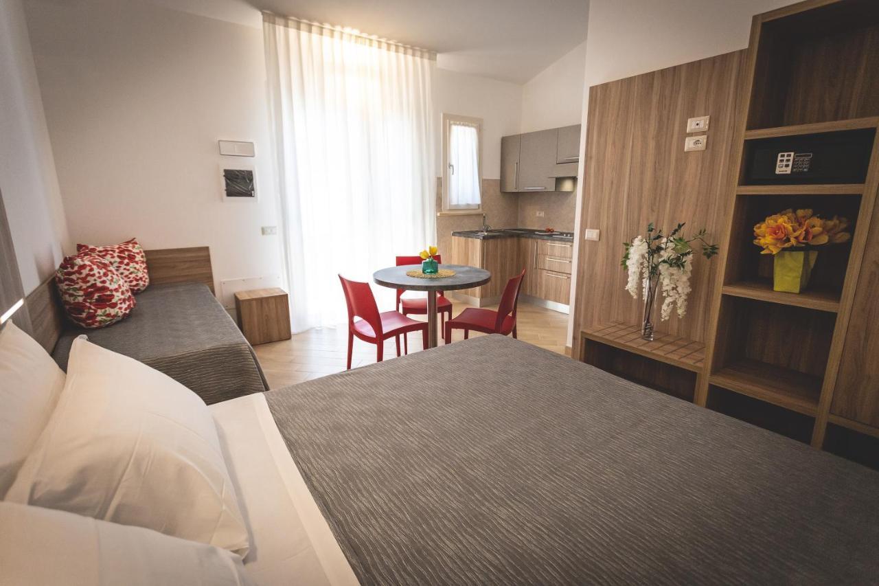 Hotel Residence Vallecorsa 로시냐노 마리티모 외부 사진